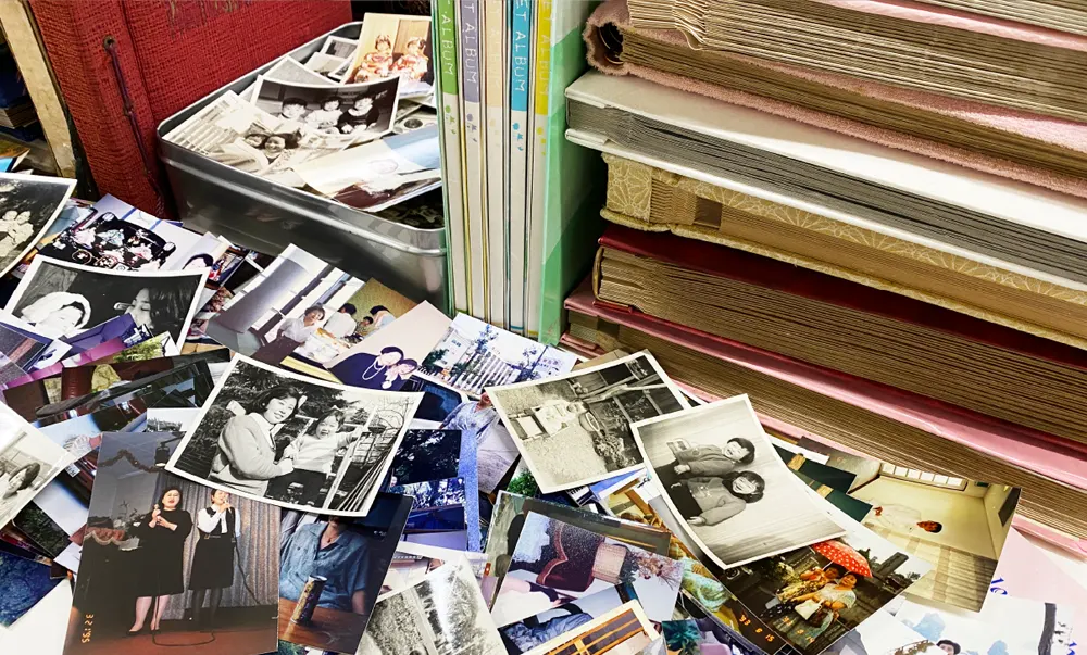大量のアルバムやプリント写真